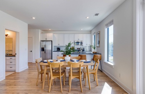 Nashville House | Sleeps 90 | Brand New Modern Condos | The Heights