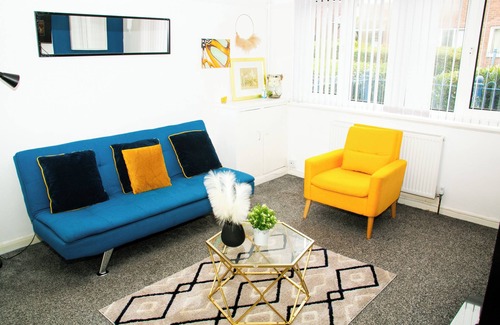 The Westside Apartment | Sleeps6-freewifi-smarttv-netflix-familyfriendly