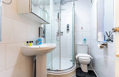 The Westside Apartment | Sleeps6-freewifi-smarttv-netflix-familyfriendly