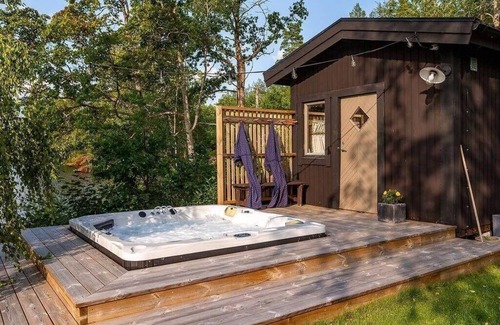 Hjorted House | Småland pure - direct lakeside location with sauna and jacuzzi