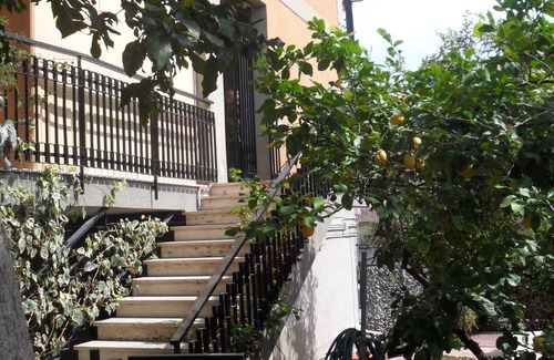 Picanello-Ognina-Barriera-Canalicchio Apartment | Small apartment in the villa, in the green city