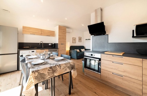 Sorede Apartment | Small House "Côté Nature" with Mountain View, Wi-Fi and Air Conditioning