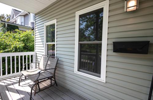 Oberlin House | Small Suite STEPS from Oberlin