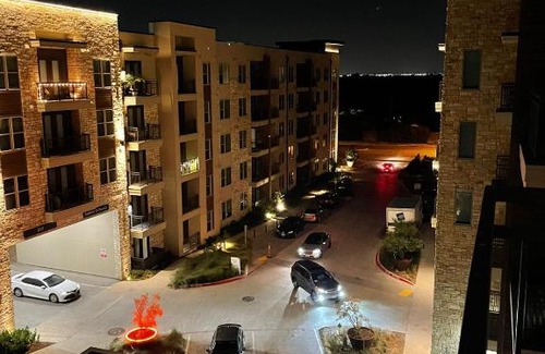 Addison Apartment | Smart Luxury 2BD 2BTH Apt with pool view, Gym, office and bbq area