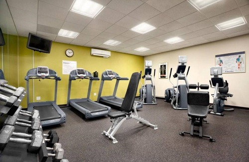 Sumner House | Smart rooms near Portland Airport with a pool