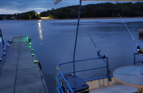 Morristown Boat Rental | Smoky Mountain Lake Life. Family oriented with park. Disc golf on location.