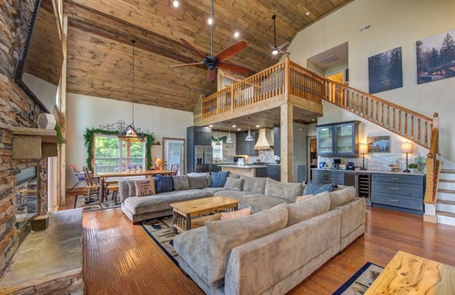 Gatlinburg - Pigeon Forge Cabin | Smoky's Bliss