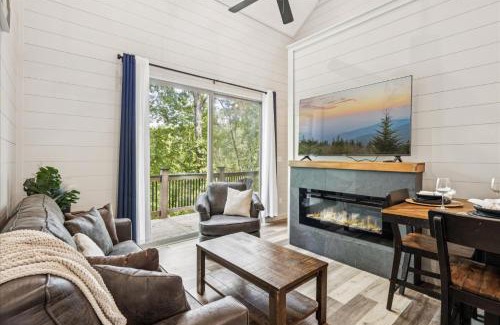 Sevierville House | Smoky Shores Lakeview Cabin By Beyond Expectations