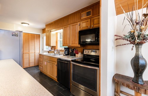 Gatlinburg - Pigeon Forge House | SmokyStays Private Pool Chalet