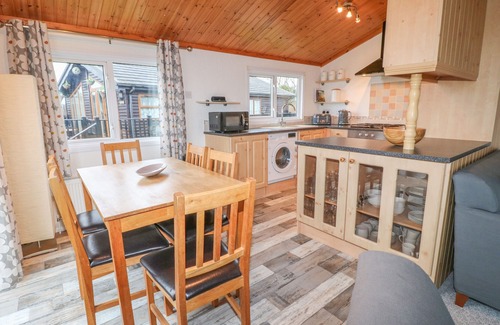 Looe Cottage | SMUGGLERS SHACK, family friendly, with pool in Polperro