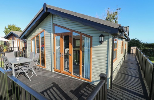 Looe Cottage | SMUGGLERS SHACK, family friendly, with pool in Polperro