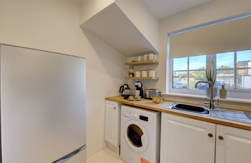 Lower Shelton Other | Snagge Court | A Calm Detached 2BR House I Parking & Garden | Pet Friendly | eco-Short Term Let by SILVA