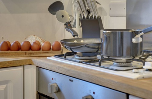 Lower Shelton Other | Snagge Court | A Calm Detached 2BR House I Parking & Garden | Pet Friendly | eco-Short Term Let by SILVA