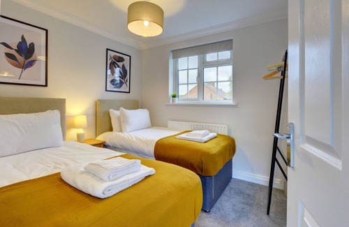 Lower Shelton Other | Snagge Court | A Calm Detached 2BR House I Parking & Garden | Pet Friendly | eco-Short Term Let by SILVA