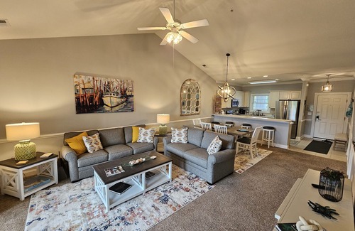 Central Myrtle Beach Condo | Snow Bird opening! Central Myrtle, 2BR Condo on Golf Course!