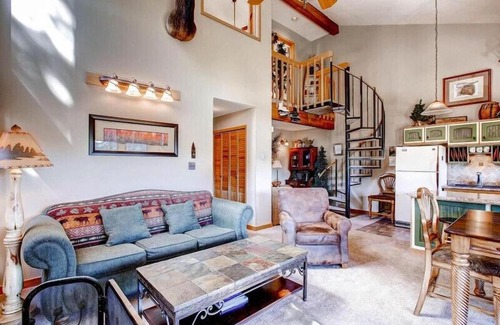 Four O'Clock House | Snowflake Vista