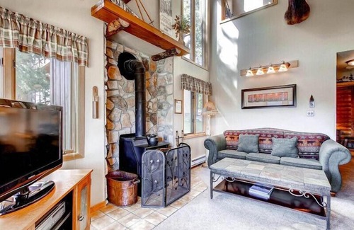 Four O'Clock House | Snowflake Vista