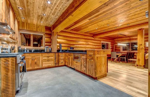 Nordic Estates Ski Chalet | Snowridge Chalet 7