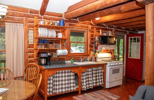Snowshoe Cabin | Snowshoe Log Cabin - Two Fawns