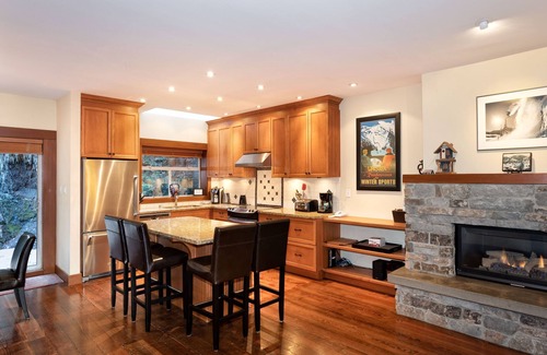 Upper Village Hotel | Snowy Creek Unit #17- Ski In Ski Out Private Hot Tub SUPERIOR CLEANING PRACTICES