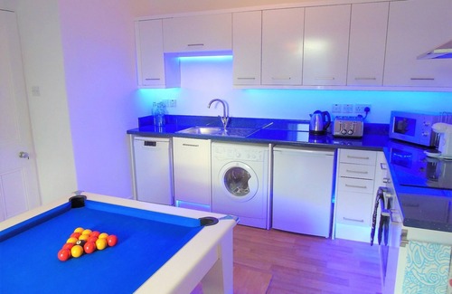 Helensburgh Apartment | Snug - Tùr Sealladh Apartment