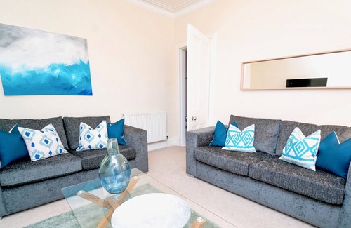 Helensburgh Apartment | Snug - Tùr Sealladh Apartment
