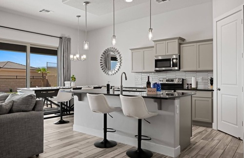Mesquite Apartment | Soak and Swim Mountain Views by J and Amy 992400