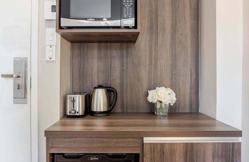 Gay Village Hotel | Soft Queen – Berri-UQAM Nest