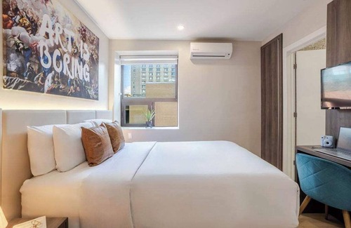 Gay Village Hotel | Soft Queen – Berri-UQAM Nest