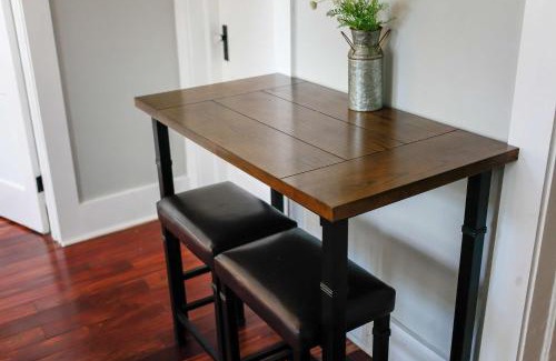 Ghent Apartment | Sojourn at Colley Manor