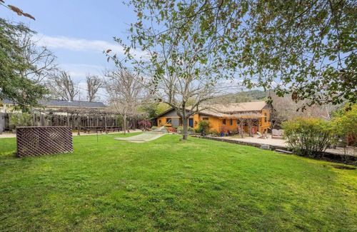 Glen Ellen House | 'Sol Y Luna' Charming Wine Country Getaway W/Hot Tub & Pool