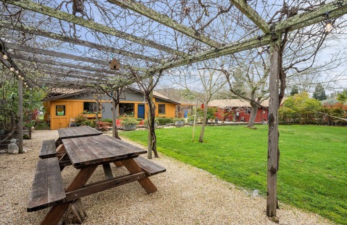 Glen Ellen House | 'Sol Y Luna' Charming Wine Country Getaway W/Hot Tub & Pool