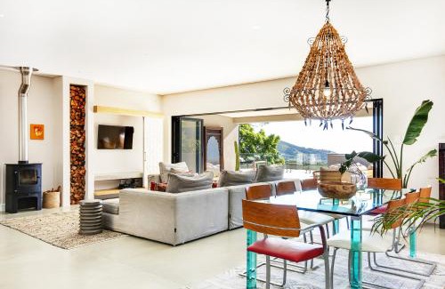 Cape Town City Centre Villa | Solar-Powered Mountain Retreat with Natural Pool