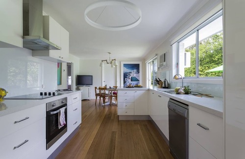 Dromana House | Soleil Sur La Mer Spacious Beachside Family Haven