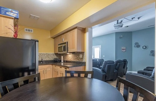 Tyrone House | Solitude And open space ! I’m home theatre