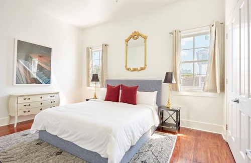 Faubourg Delachaise Apartment | Sonder at Delachaise Row | Three-Bedroom Apartment w/ Balcony