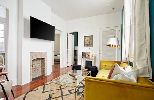 Faubourg Delachaise Apartment | Sonder at Delachaise Row | Two-Bedroom Apartment w/ Balcony