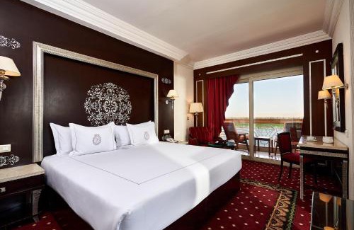 Luxor Hotel | Sonesta St. George Hotel - Convention Center
