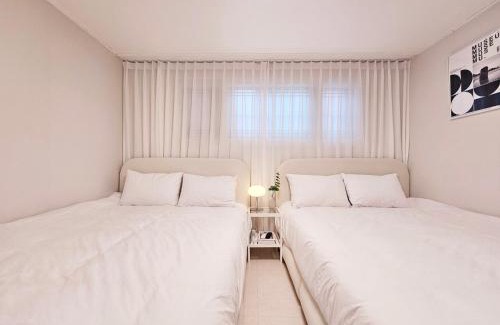 Yeonnam-dong Apartment | SONG Stay-공항철도, 홍대입구역 7분, 연트럴파크 5분, 6명, 2룸, 3퀸베드, 각방 에어컨, 세탁건조기, WiFi, 연남동, 외국인 전용