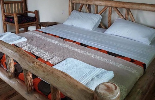 Kasese Hotel | Songbird Safari Lodge