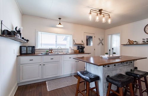 Stone Lake House | Soo Line Rail House - Downtown Stone Lake - Trail Acc