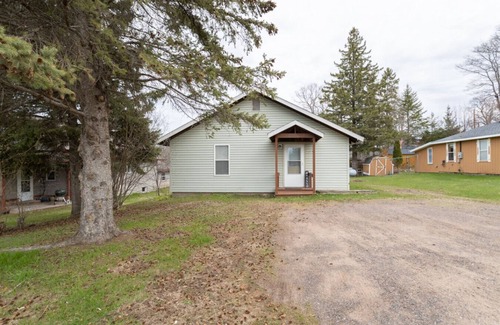 Stone Lake House | Soo Line Rail House - Downtown Stone Lake - Trail Acc