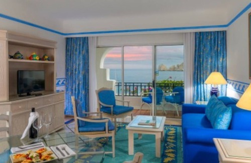 Libertad Hotel | Soothing hotel with AC in vibrant Cabo San Lucas