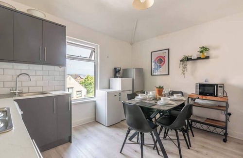 Newport Apartment | Sophia’s Retreat - 2 Floor 4 Bed Apartment Newport