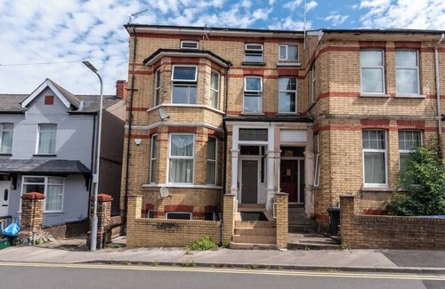 Newport Apartment | Sophia’s Retreat - 2 Floor 4 Bed Apartment Newport