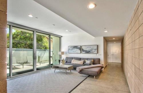 Palm Desert Apartment | Sophisticated and contemporary condo off El Paseo