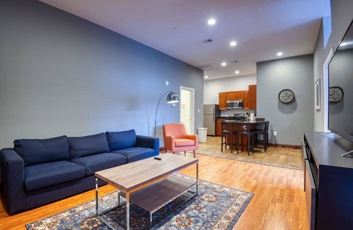 West Poplar Apartment | Sosuite 2BR Apt w W D Gym On-site Restaurant