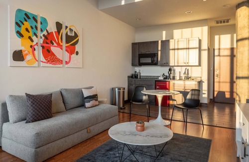 West Poplar Apartment | Sosuite Studio Penthouse w W/d, Gym, On-site Bar
