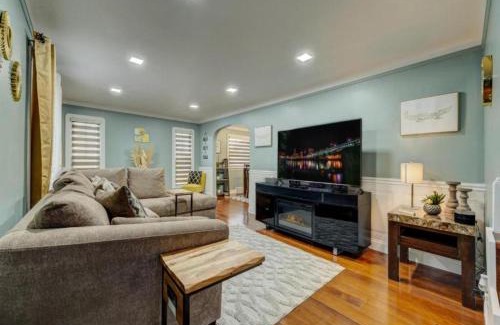 South Euclid House | South Euclid Home 10 Minutes to Cleveland Clinic