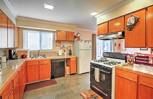 Al Tahoe Cabin | South Lake Tahoe Waterfront Home: Steps to Shore!